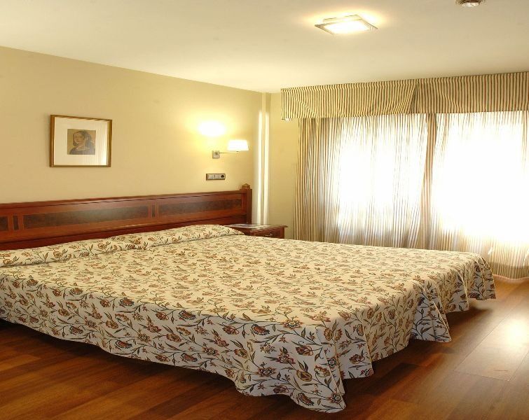 Reyes Católicos Hotel Sevilla Szoba fotó