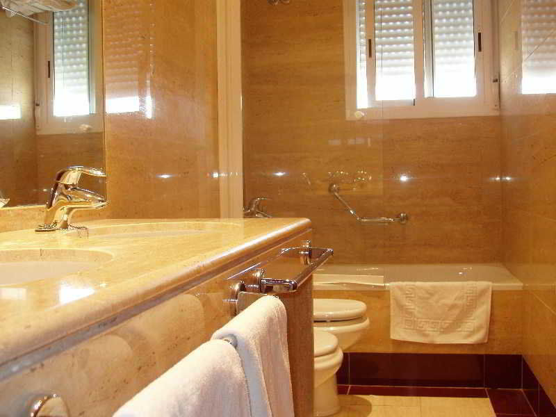 Reyes Católicos Hotel Sevilla Szoba fotó