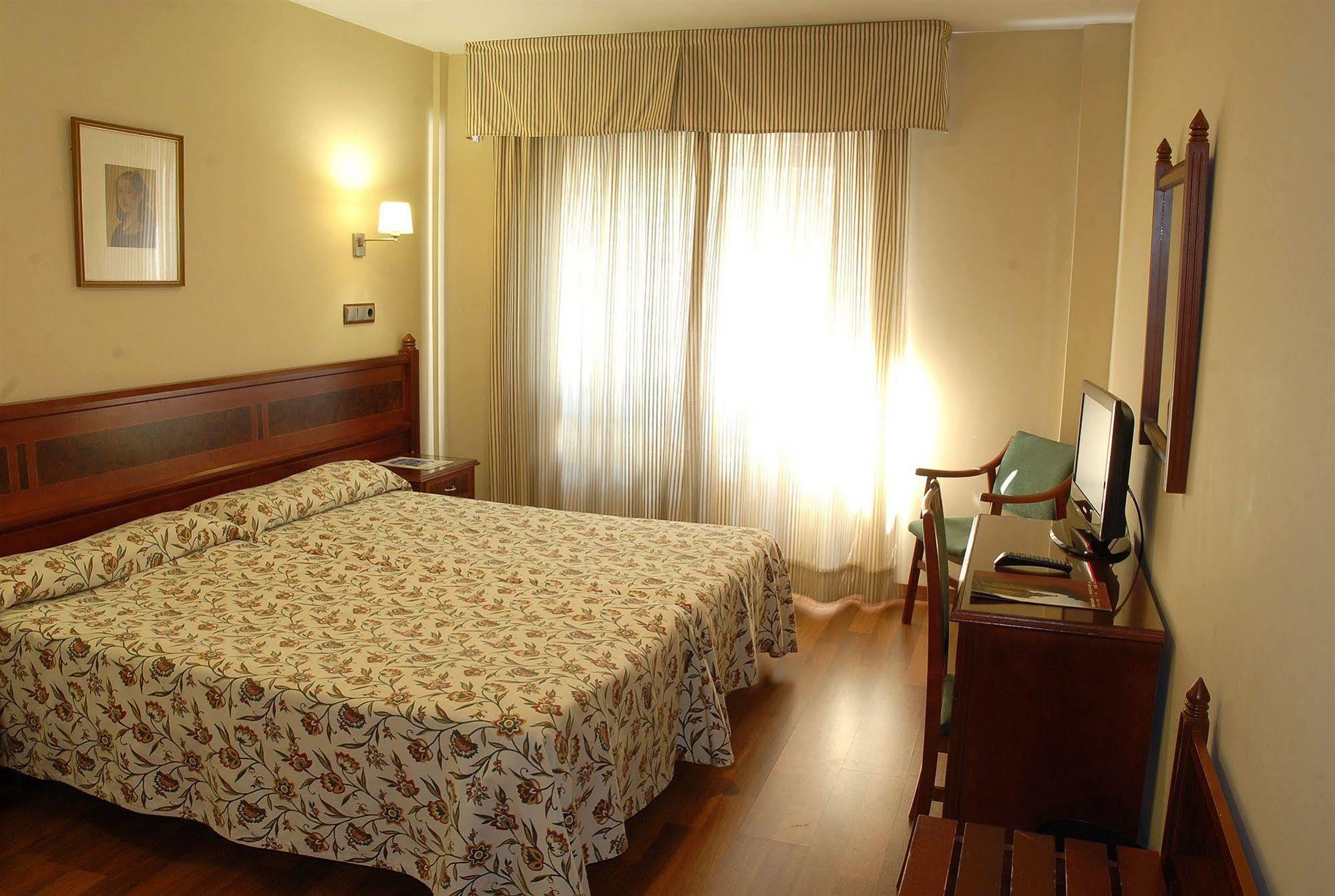 Reyes Católicos Hotel Sevilla Szoba fotó